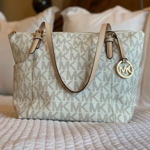 Micheal Kors Jet Set Logo Tote